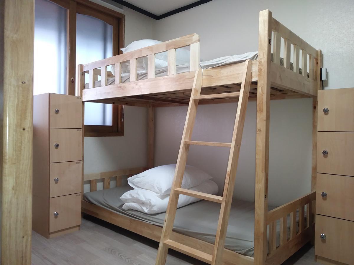 Busan Backpackers Екстер'єр фото