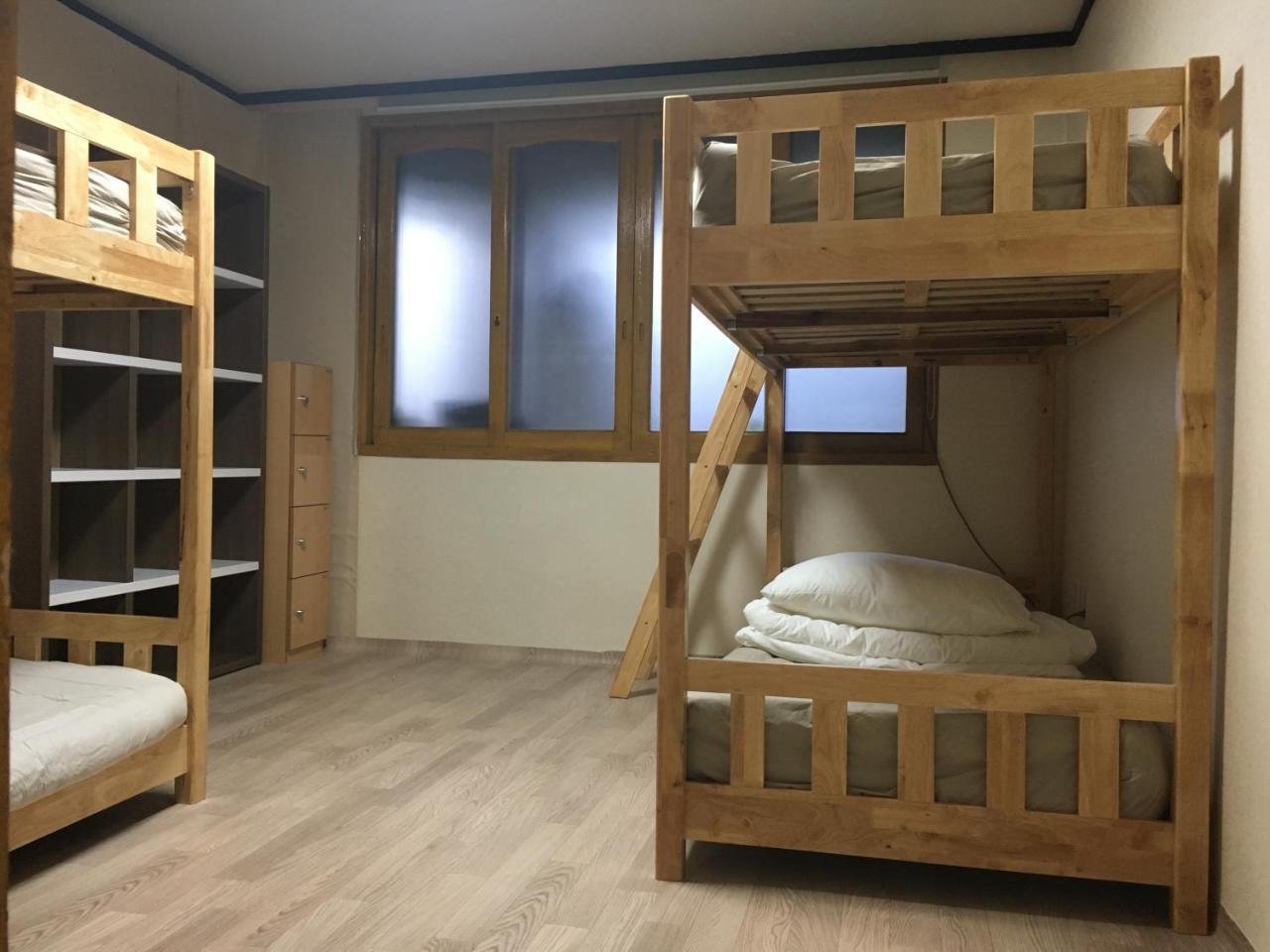Busan Backpackers Екстер'єр фото
