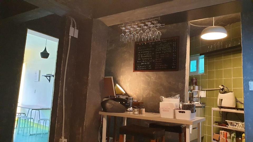 Busan Backpackers Екстер'єр фото