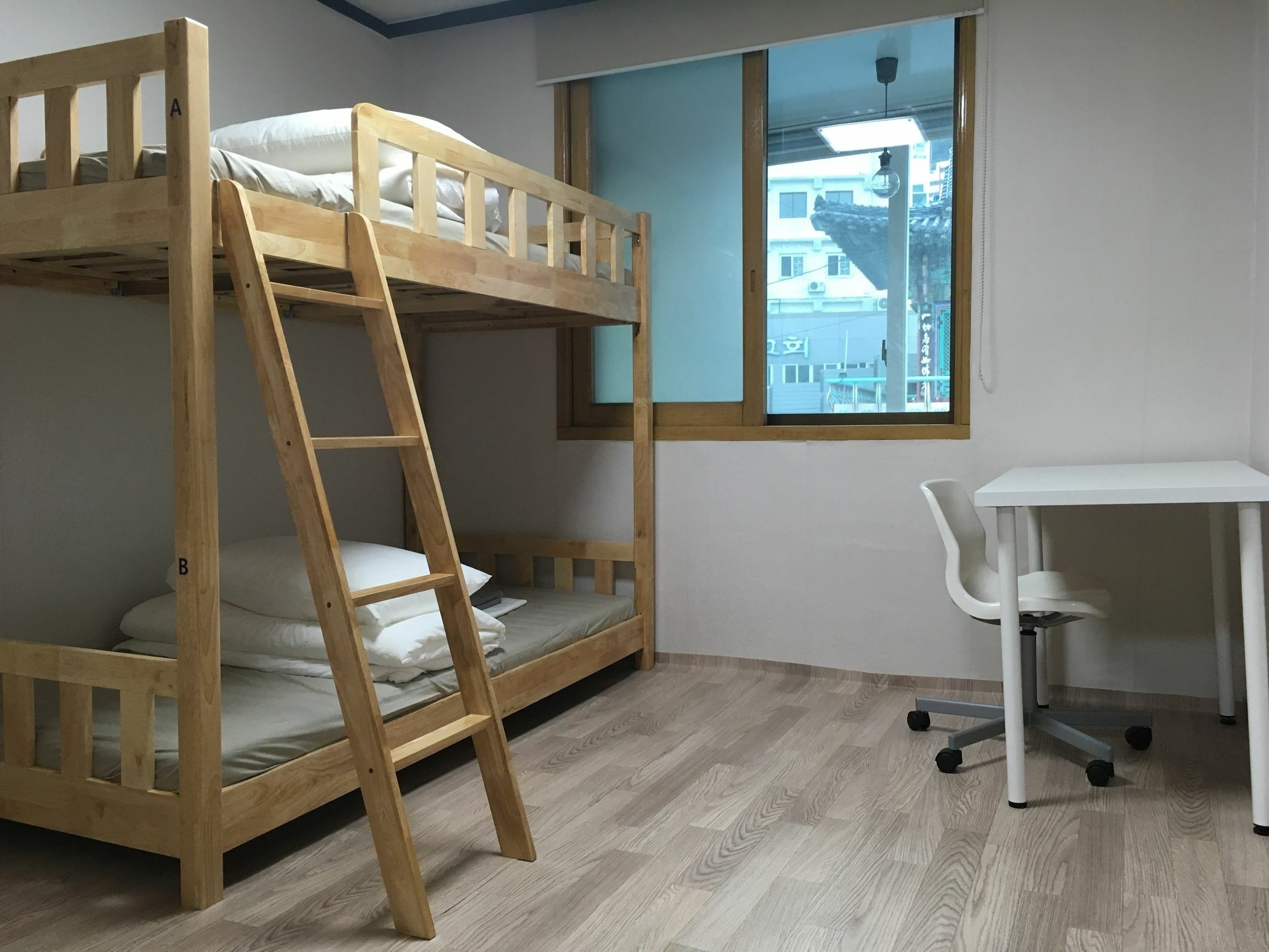 Busan Backpackers Екстер'єр фото